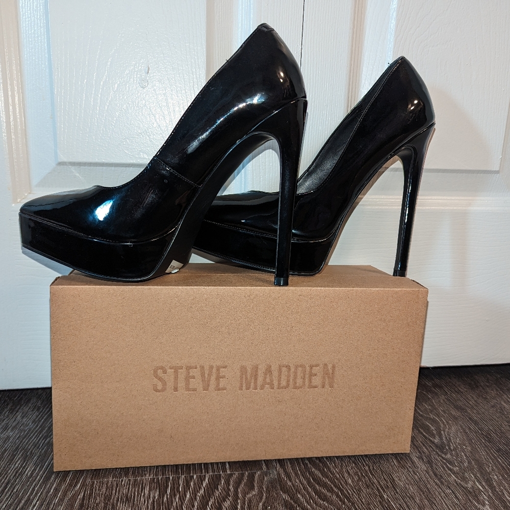NWT Size 9, 6 inch heel Steve Madden Black Patent Pumps